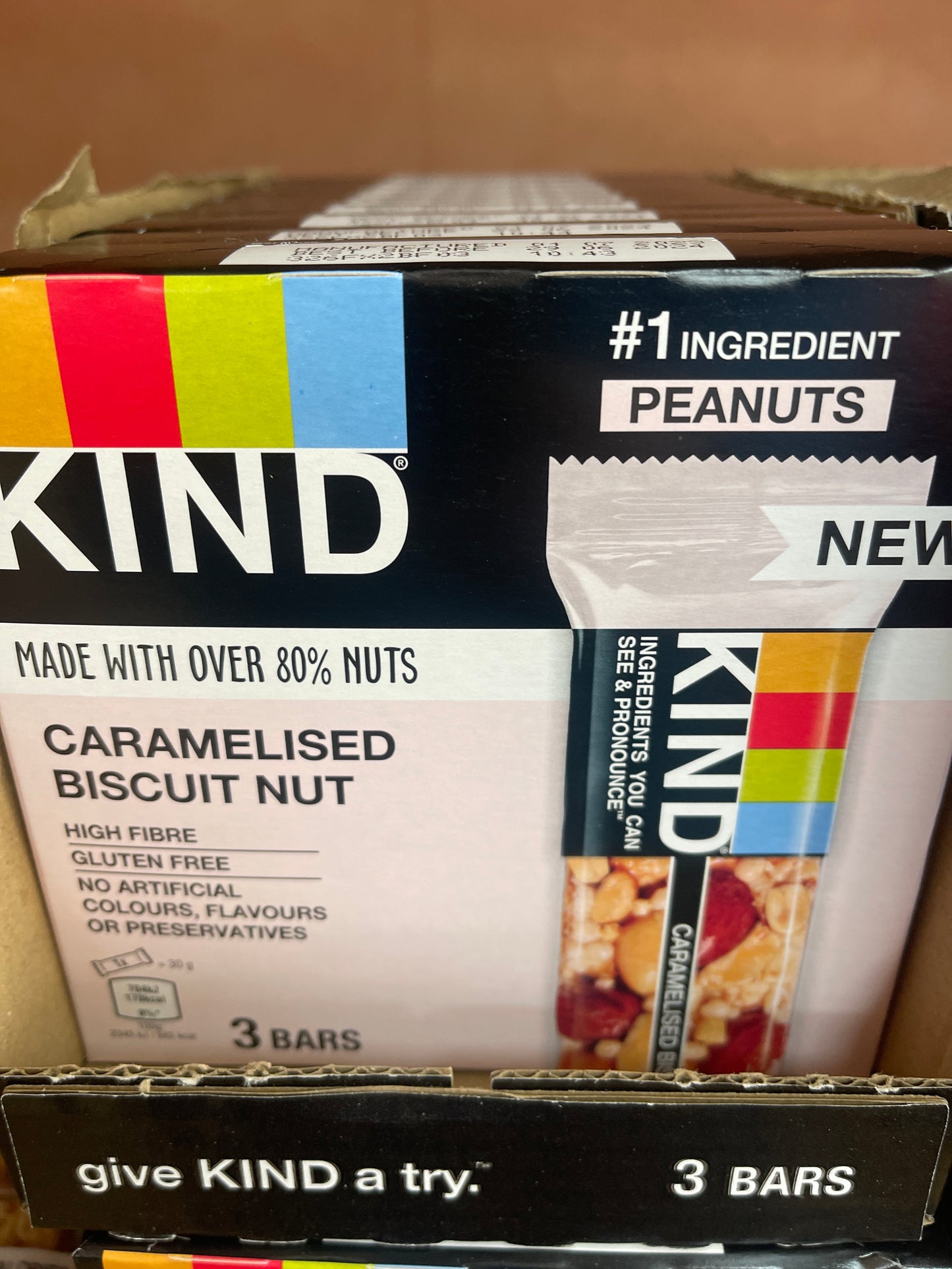 Kind caramelised biscuit nut box contains 3 bars