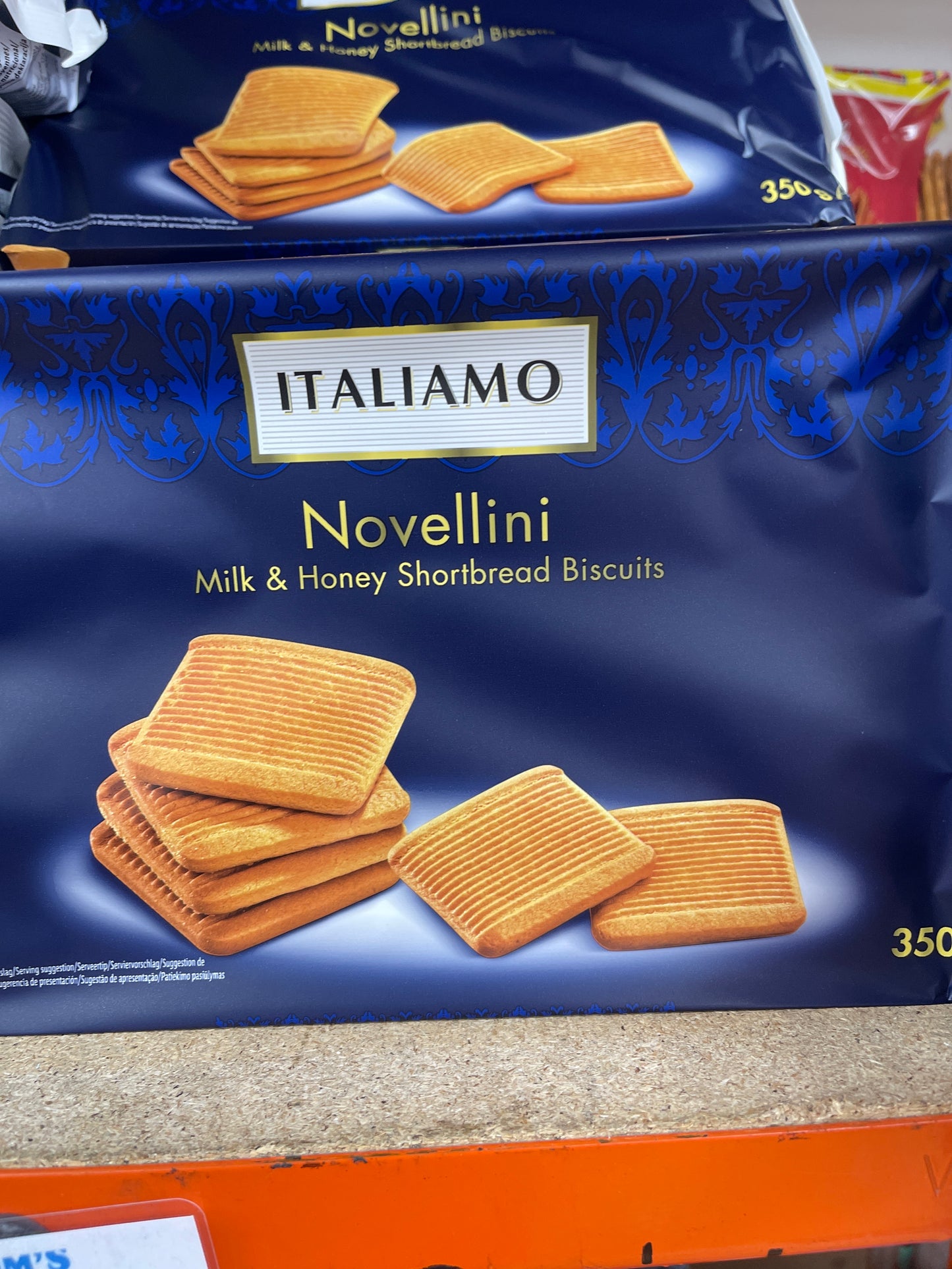 Novellini milk and honey shortbread biscuits